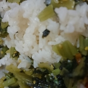 野沢菜を細かく刻んで混ぜご飯